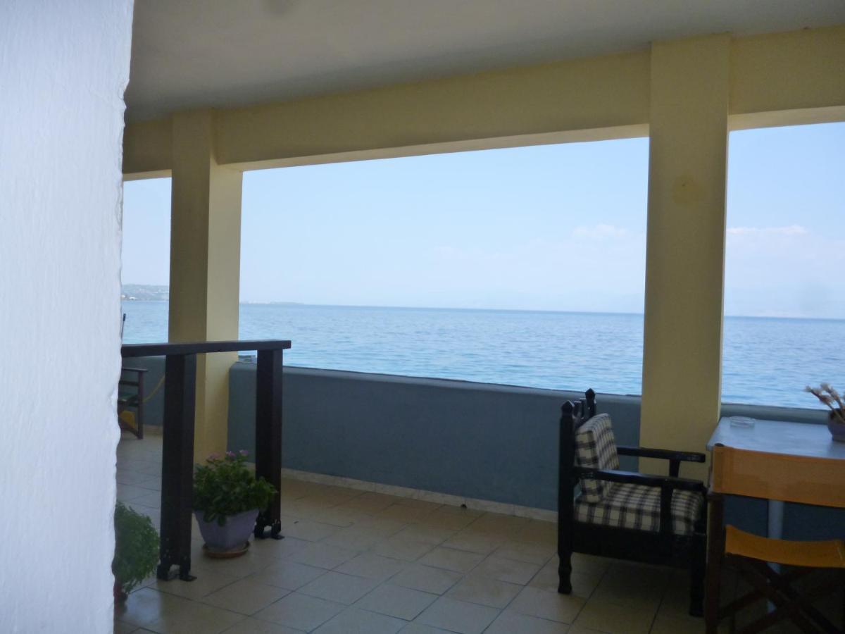 House Next To The Sea Side Apartamento Dhervénion Exterior foto